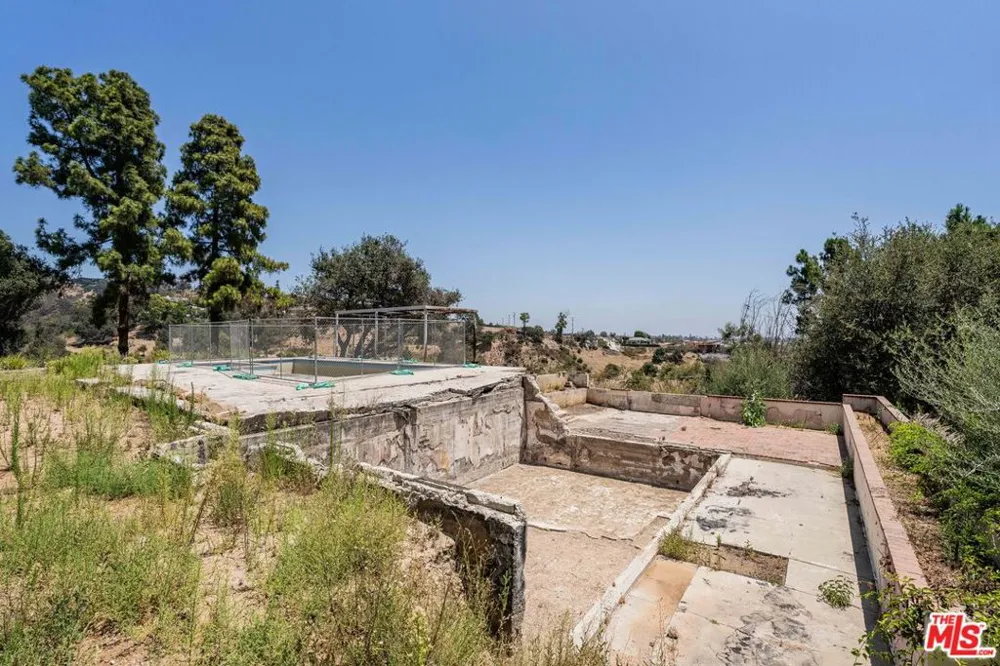 1032 El Medio Avenue Pacific Palisades, CA 90272