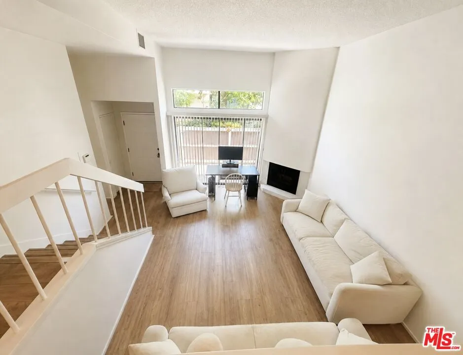 15173 Magnolia Boulevard #E Los Angeles, CA 91403