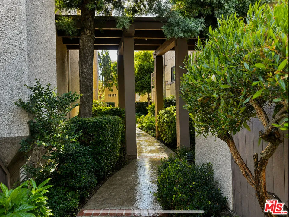 15173 Magnolia Boulevard #E Los Angeles, CA 91403