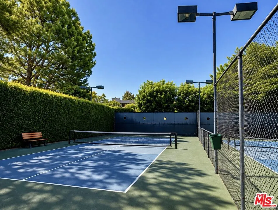 15173 Magnolia Boulevard #E Los Angeles, CA 91403