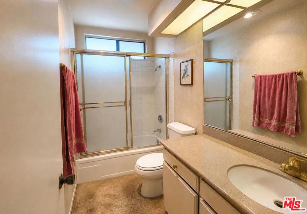 15173 Magnolia Boulevard #E Los Angeles, CA 91403