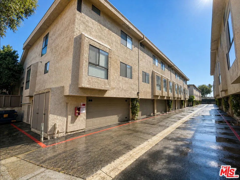 15173 Magnolia Boulevard #E Los Angeles, CA 91403