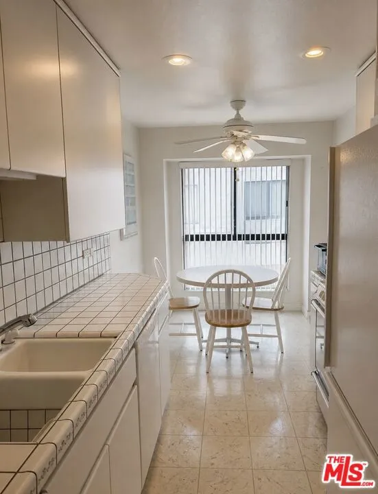 15173 Magnolia Boulevard #E Los Angeles, CA 91403