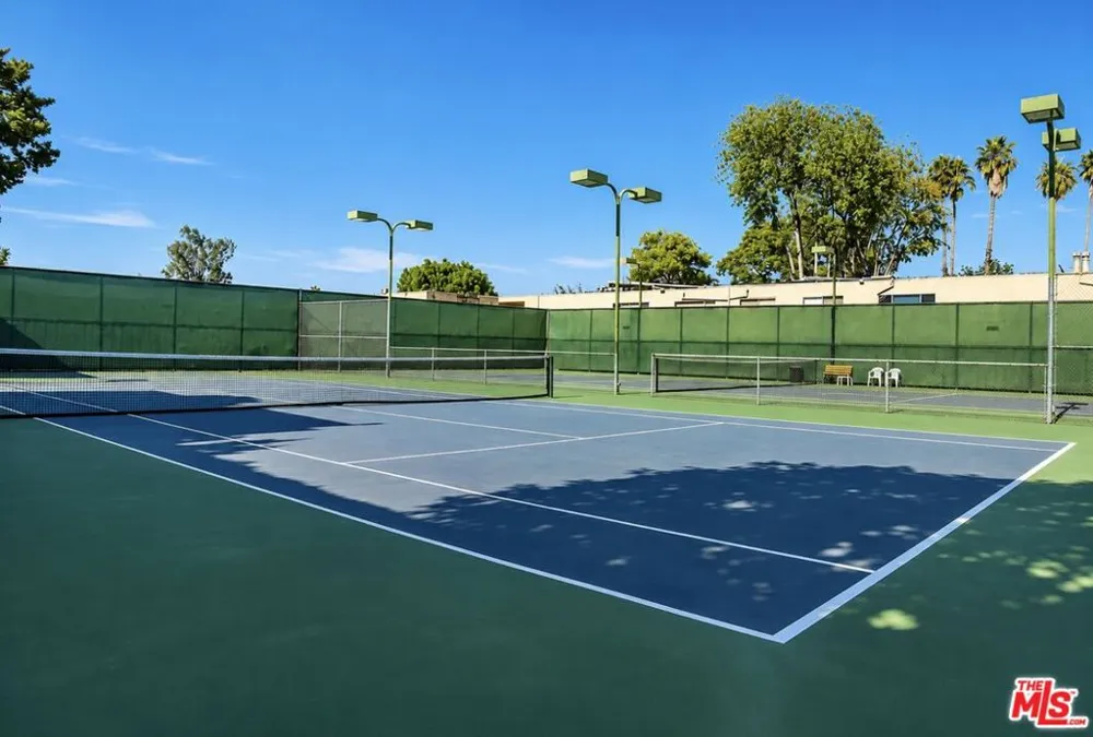 15173 Magnolia Boulevard #E Los Angeles, CA 91403