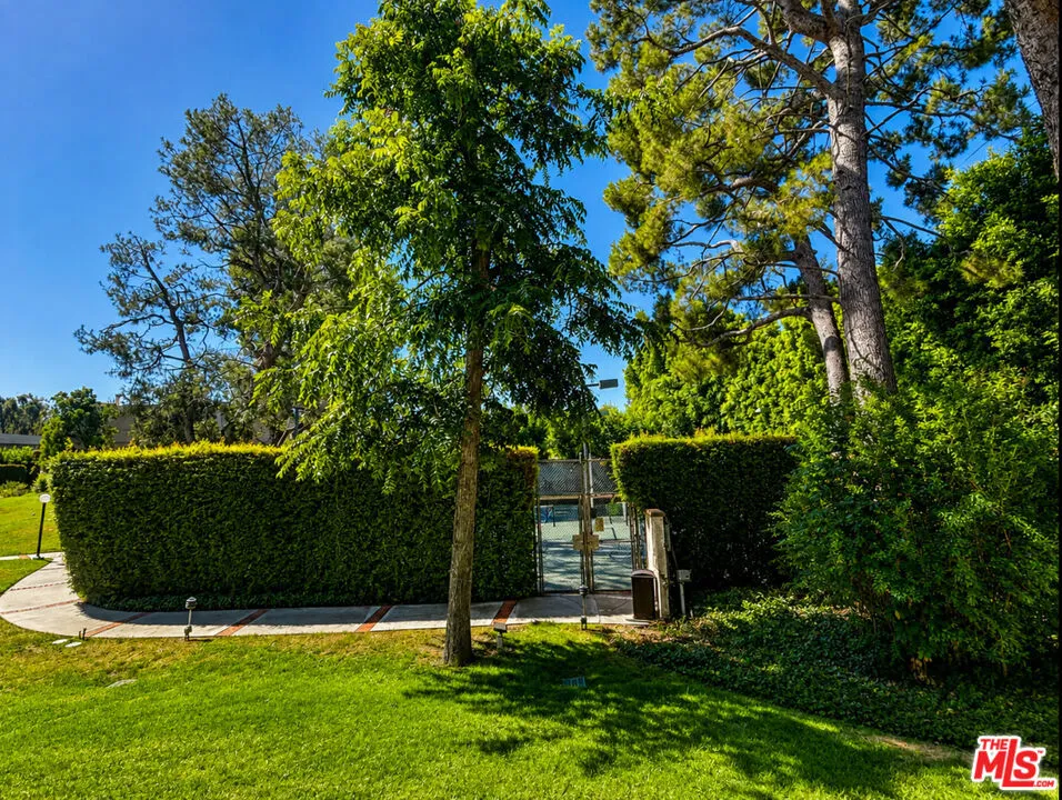 15173 Magnolia Boulevard #E Los Angeles, CA 91403
