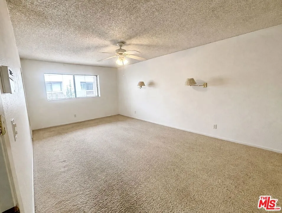 15173 Magnolia Boulevard #E Los Angeles, CA 91403