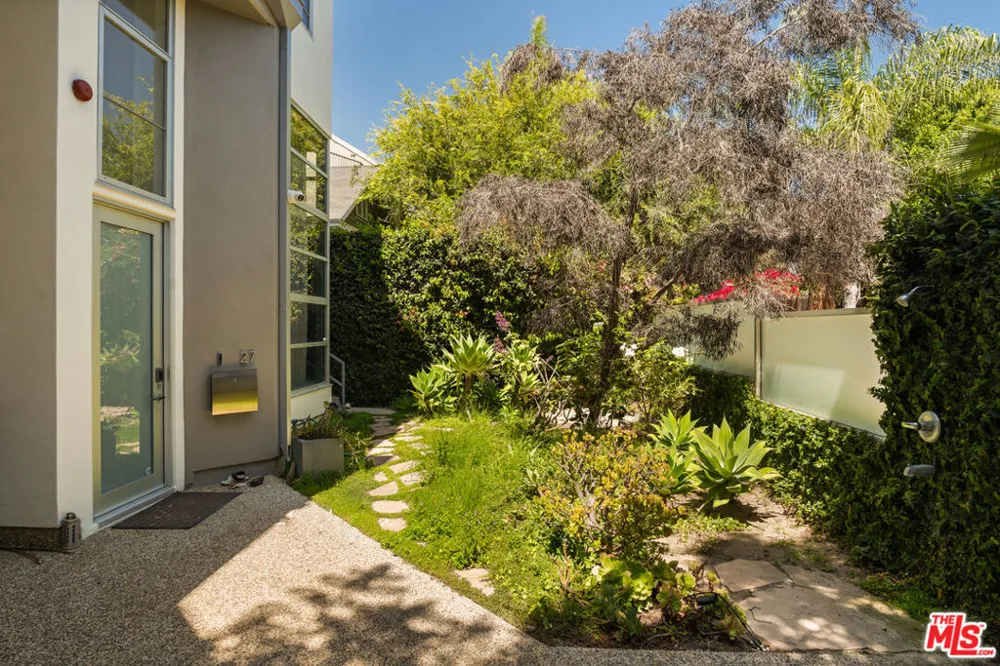 27 Paloma Avenue Venice, CA 90291