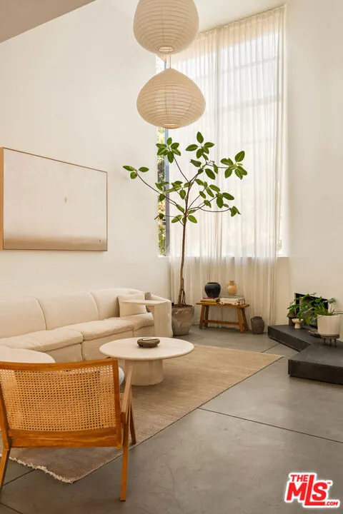 27 Paloma Avenue Venice, CA 90291