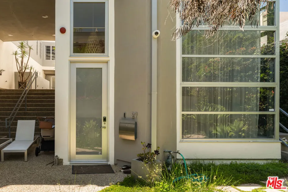 27 Paloma Avenue Venice, CA 90291