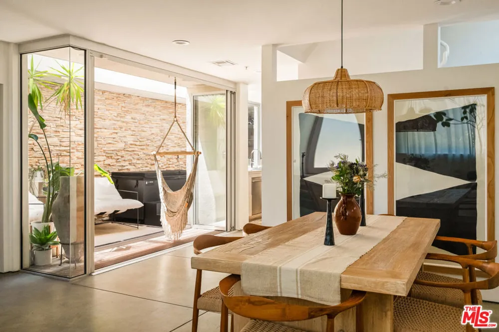 27 Paloma Avenue Venice, CA 90291