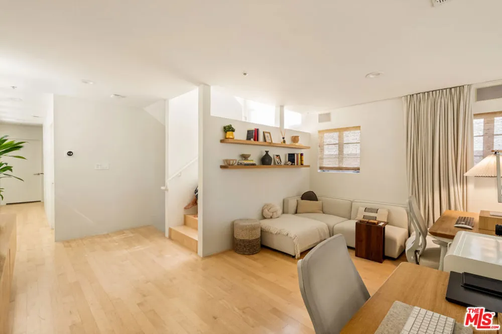 27 Paloma Avenue Venice, CA 90291