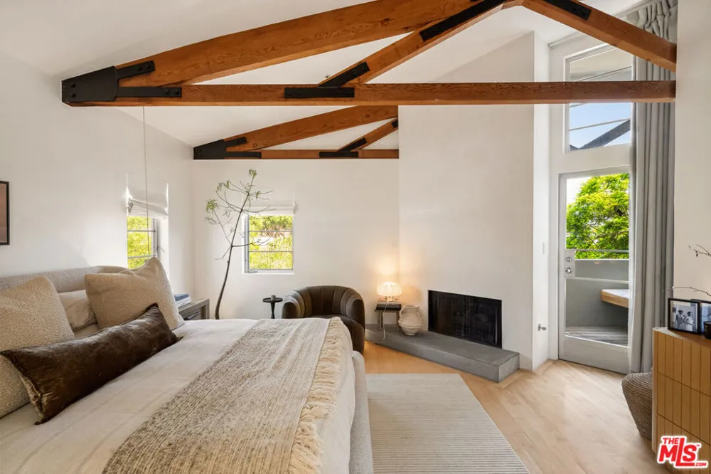 27 Paloma Avenue Venice, CA 90291