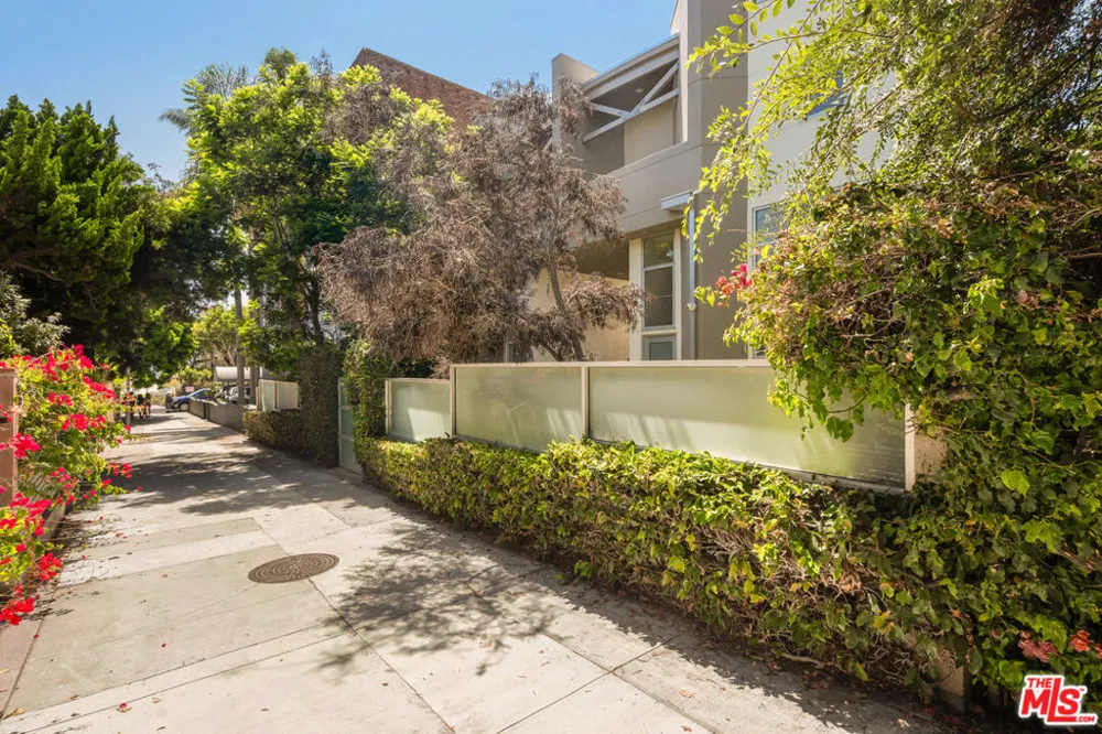 27 Paloma Avenue Venice, CA 90291