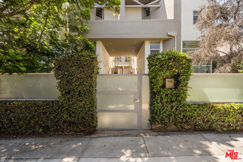 27 Paloma Avenue Venice, CA 90291