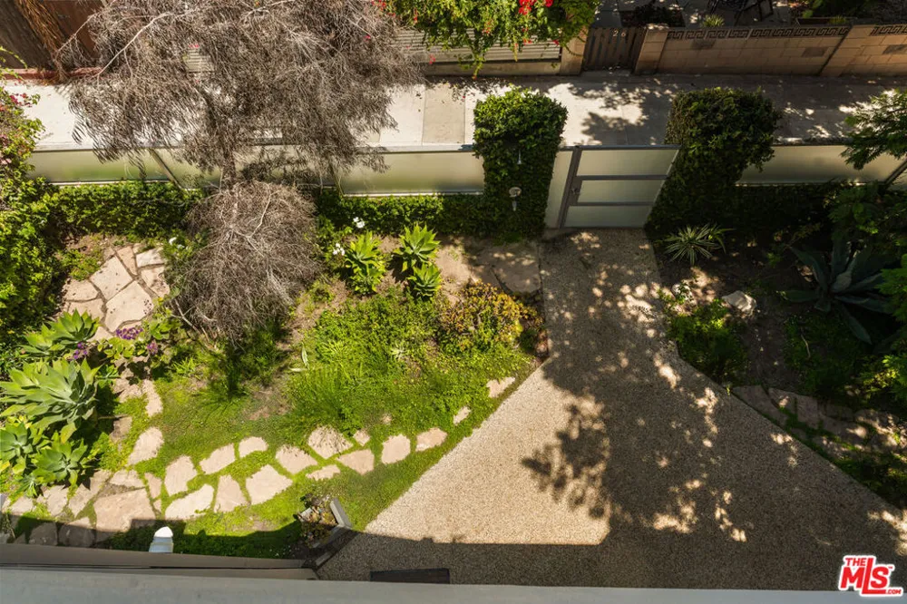 27 Paloma Avenue Venice, CA 90291