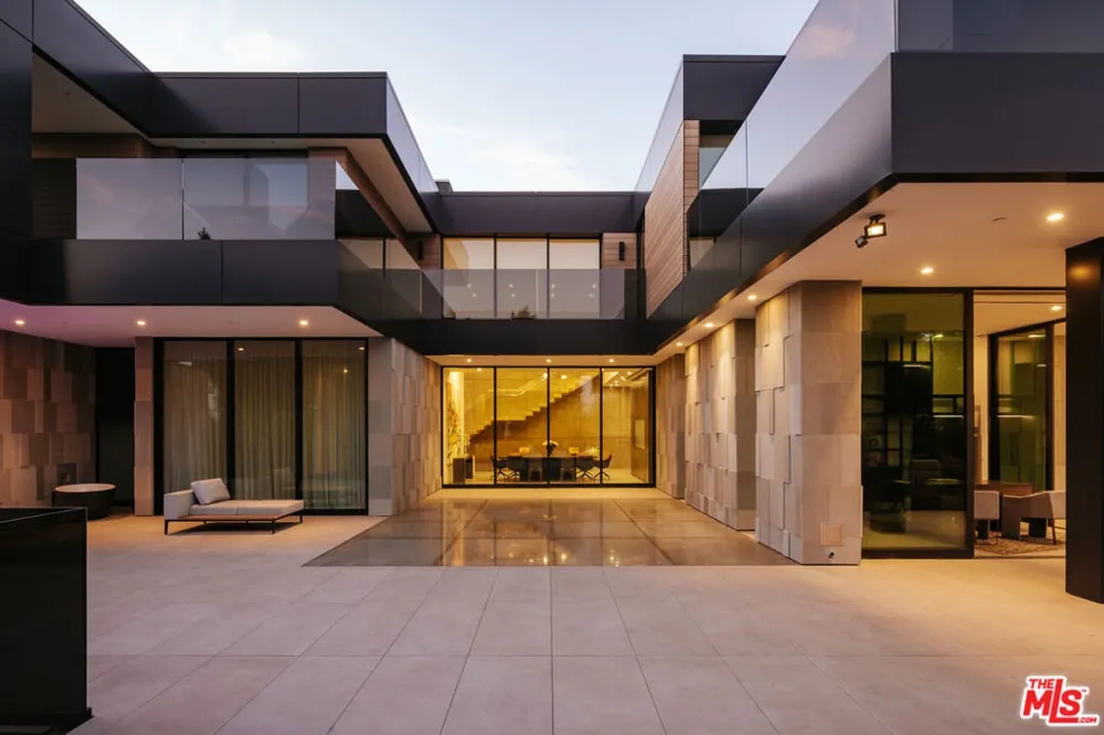 1140 Summit Drive Beverly Hills, CA 90210