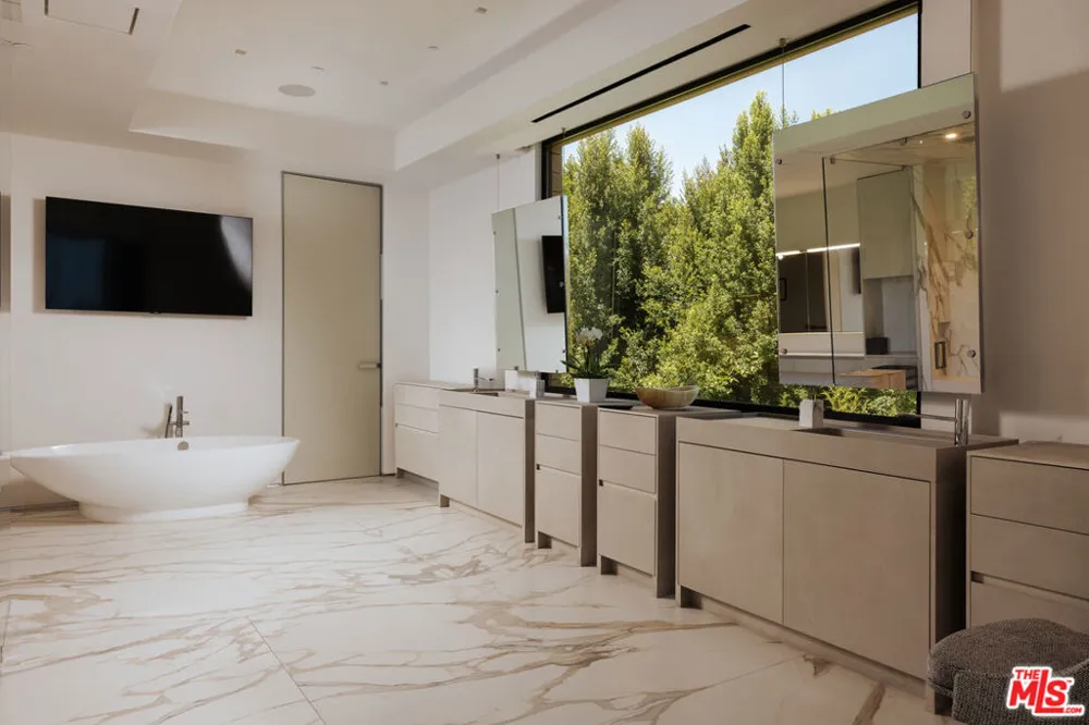 1140 Summit Drive Beverly Hills, CA 90210