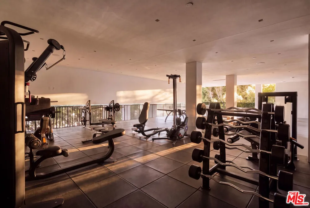1140 Summit Drive Beverly Hills, CA 90210