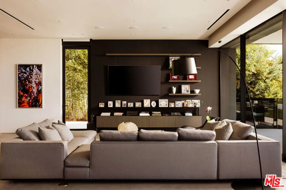 1140 Summit Drive Beverly Hills, CA 90210