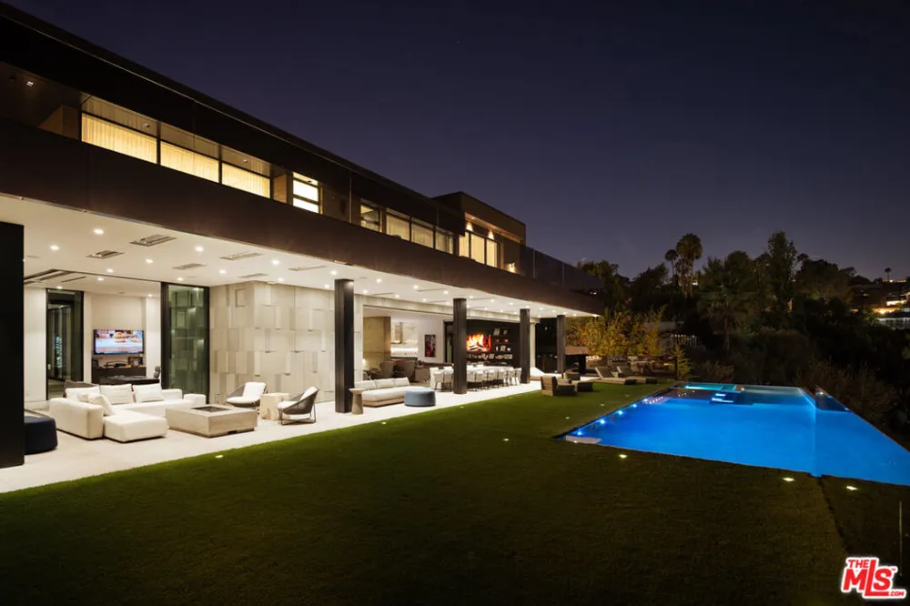 1140 Summit Drive Beverly Hills, CA 90210