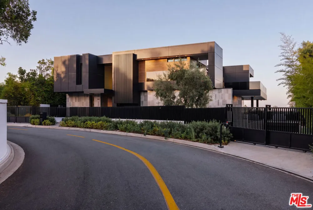 1140 Summit Drive Beverly Hills, CA 90210
