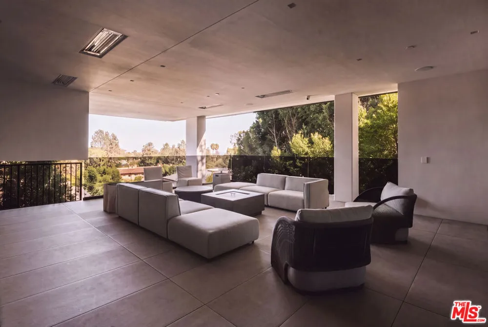 1140 Summit Drive Beverly Hills, CA 90210