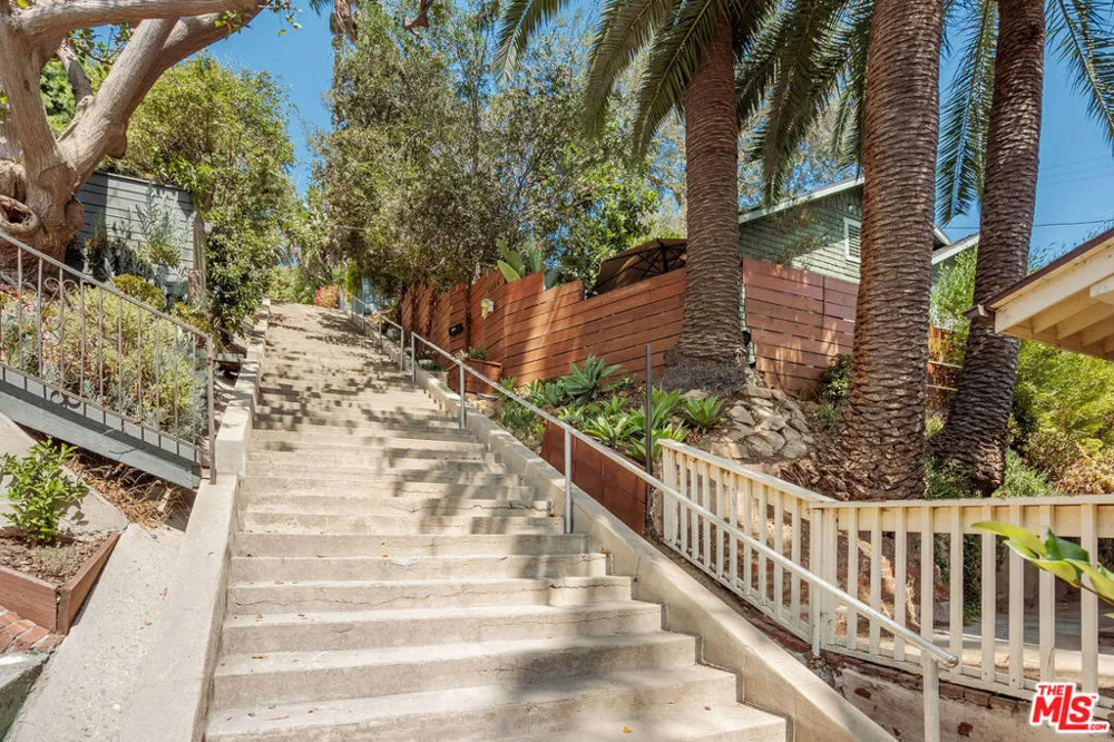 2306 Loma Vista Place Los Angeles, CA 90039