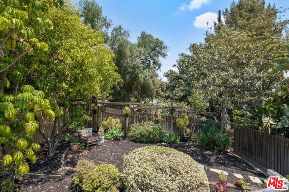 2306 Loma Vista Place Los Angeles, CA 90039