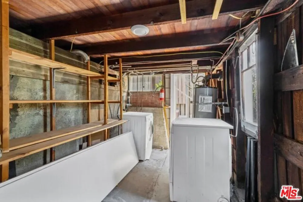 2306 Loma Vista Place Los Angeles, CA 90039