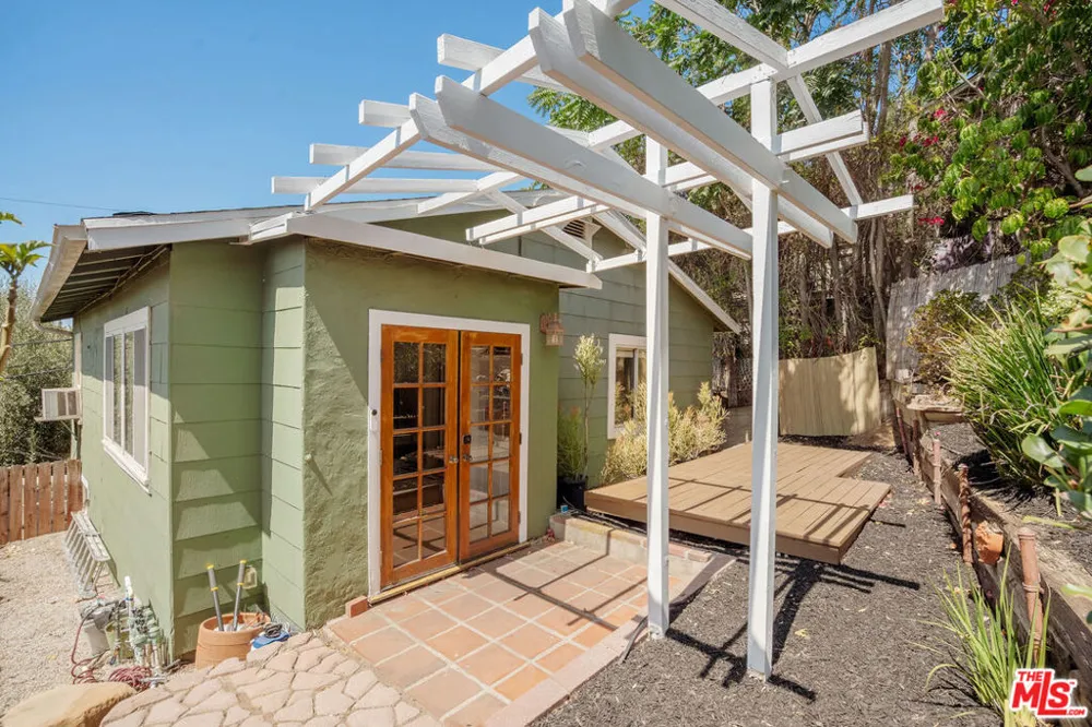2306 Loma Vista Place Los Angeles, CA 90039