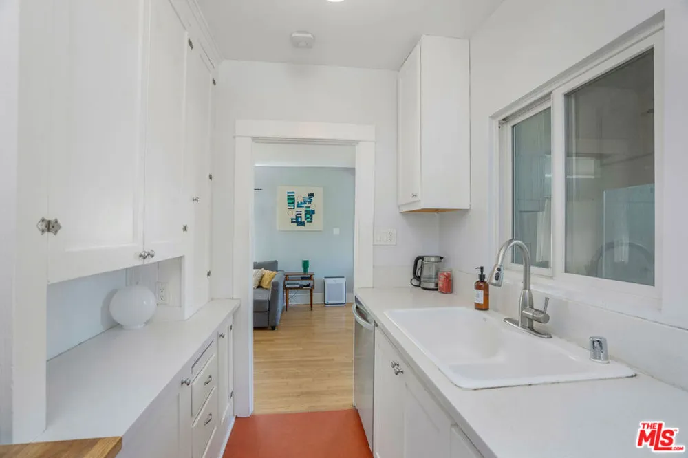 2306 Loma Vista Place Los Angeles, CA 90039