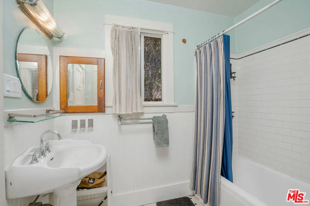 2306 Loma Vista Place Los Angeles, CA 90039