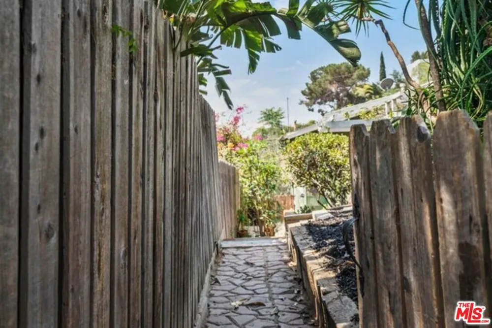2306 Loma Vista Place Los Angeles, CA 90039