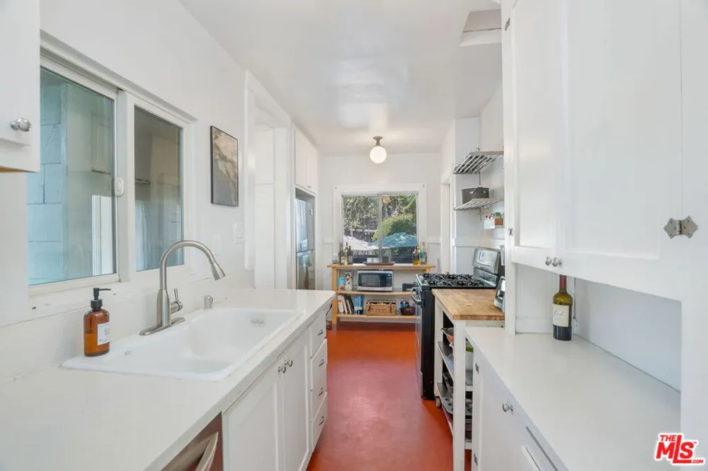 2306 Loma Vista Place Los Angeles, CA 90039