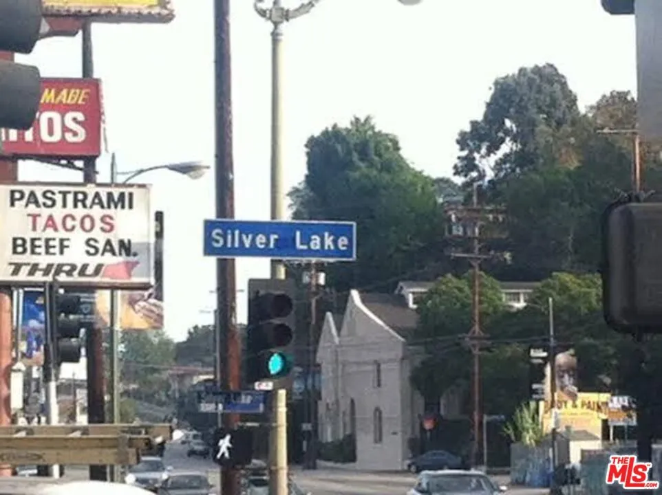 2306 Loma Vista Place Los Angeles, CA 90039