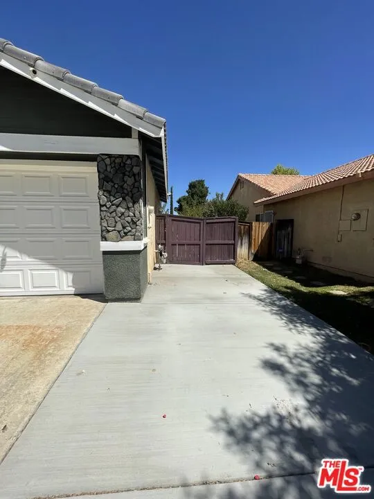 2611 Gemstone Avenue Palmdale, CA 93551