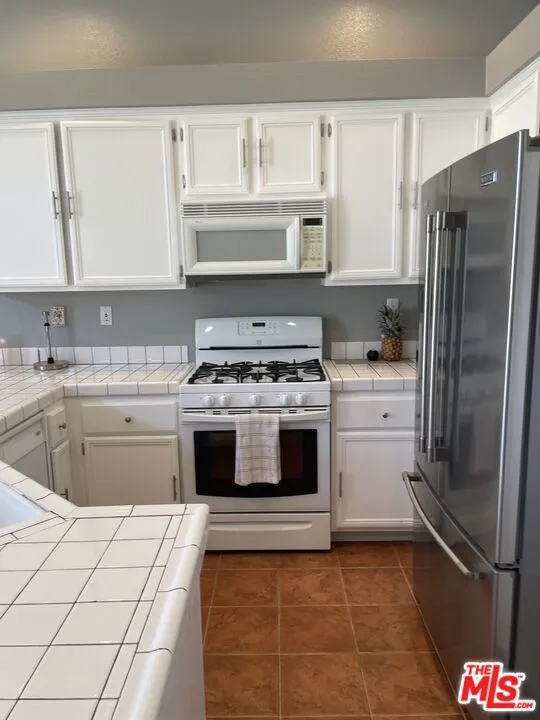 2611 Gemstone Avenue Palmdale, CA 93551