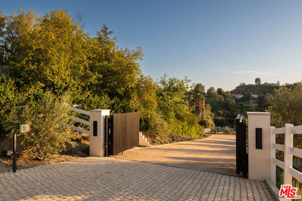 24172 Lupin Hill Road Hidden Hills, CA 91302