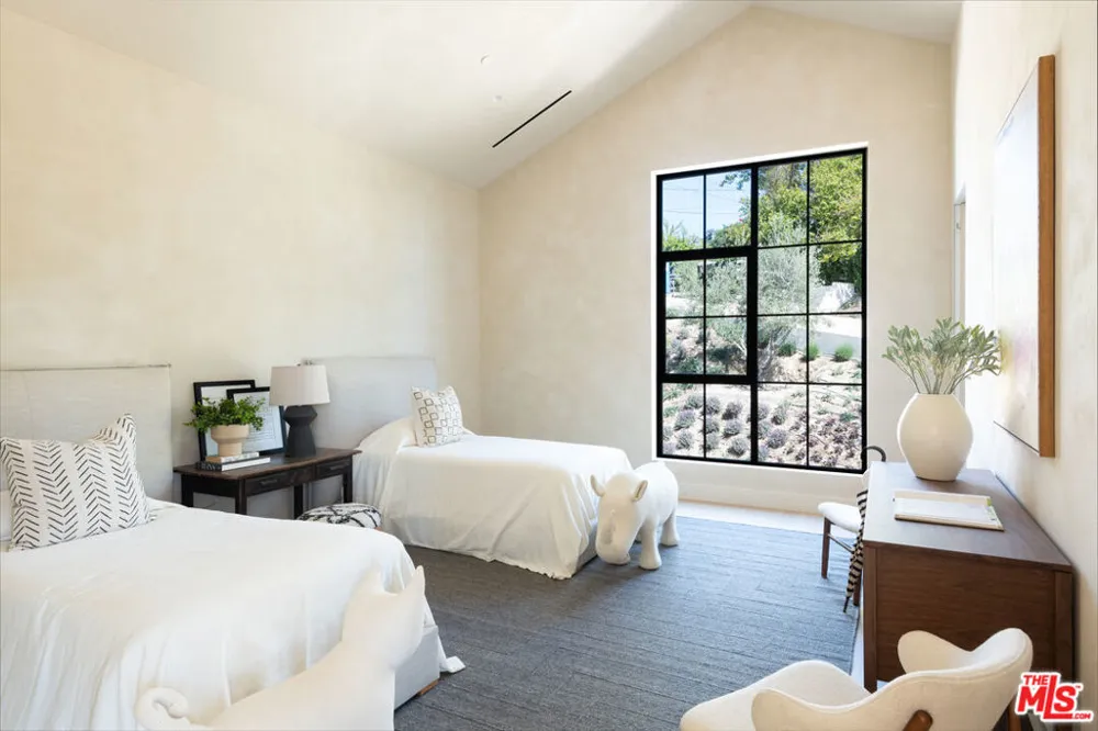 24172 Lupin Hill Road Hidden Hills, CA 91302