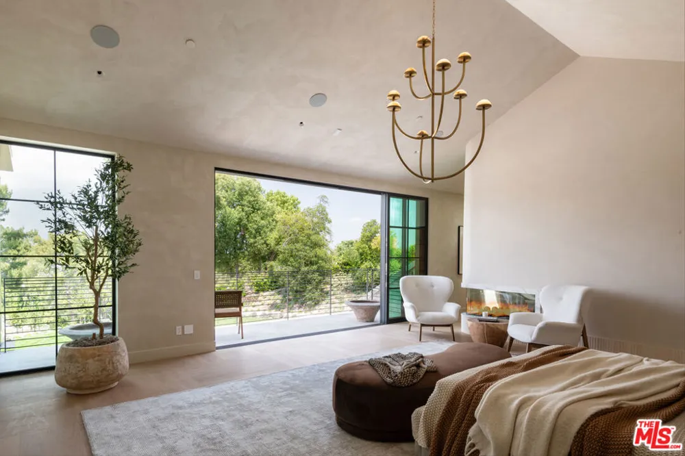 24172 Lupin Hill Road Hidden Hills, CA 91302