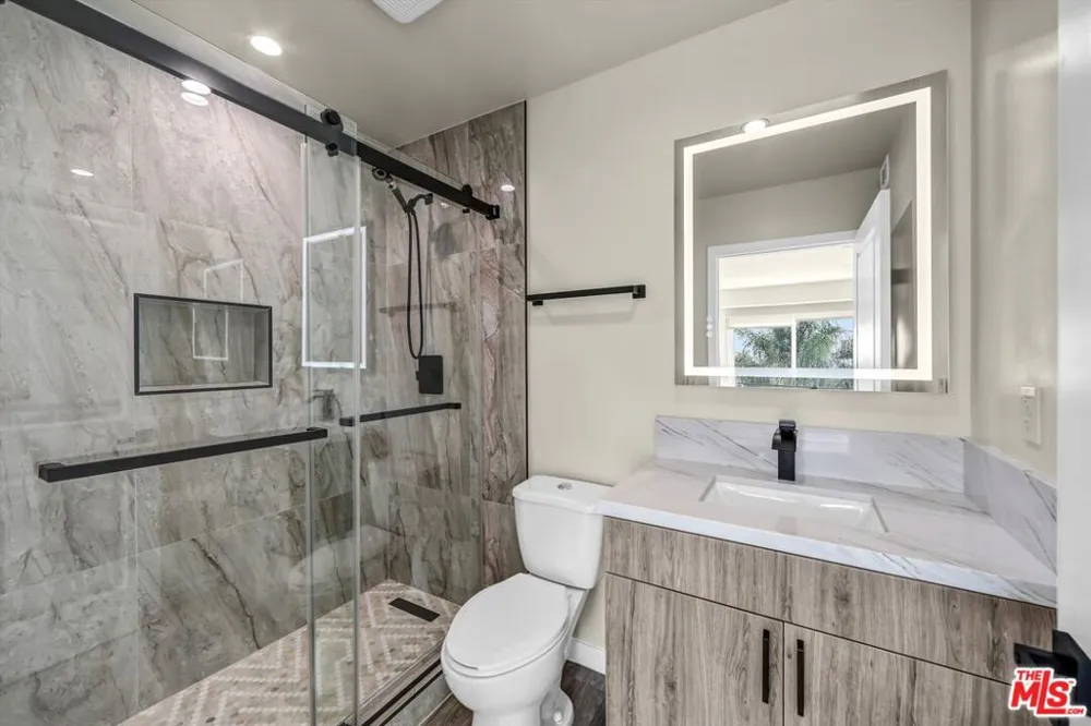 1305 Sycamore Avenue #1/2 Los Angeles, CA 90028