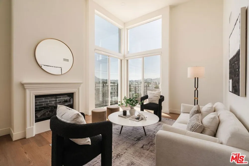 11011 Huston Street #PH3 North Hollywood, CA 91601