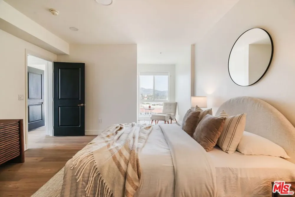 11011 Huston Street #PH3 North Hollywood, CA 91601