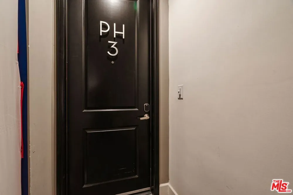 11011 Huston Street #PH3 North Hollywood, CA 91601