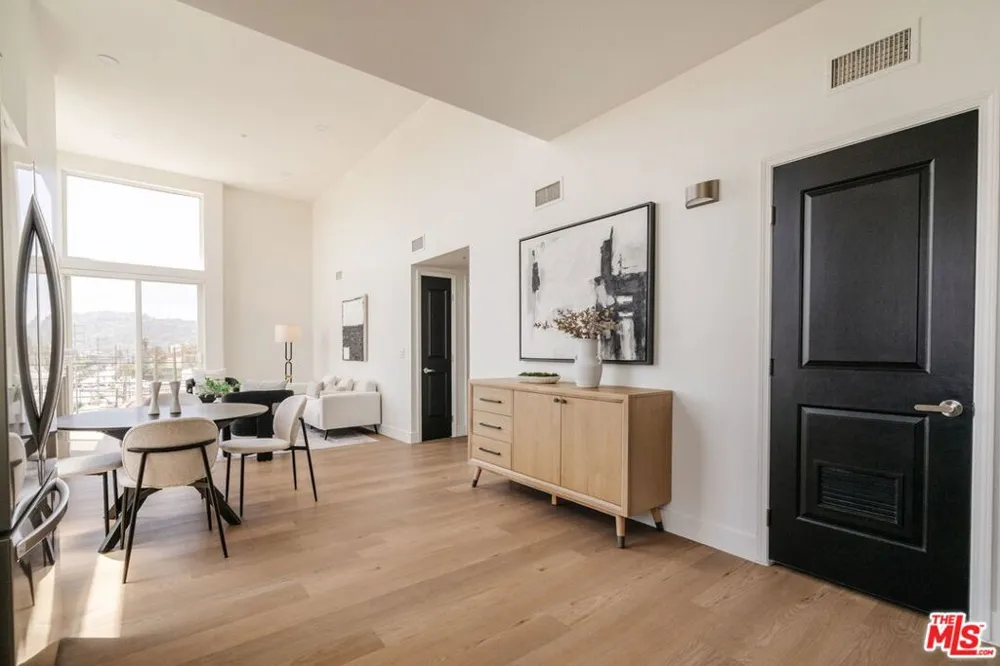 11011 Huston Street #PH3 North Hollywood, CA 91601