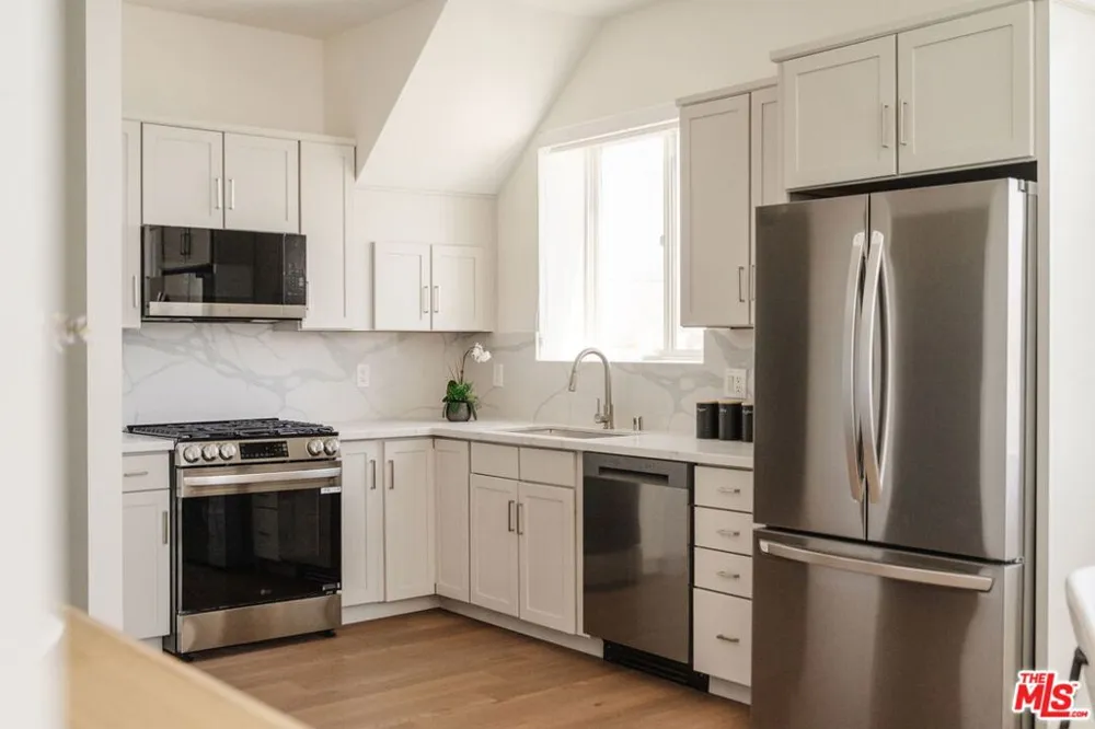 11011 Huston Street #PH3 North Hollywood, CA 91601