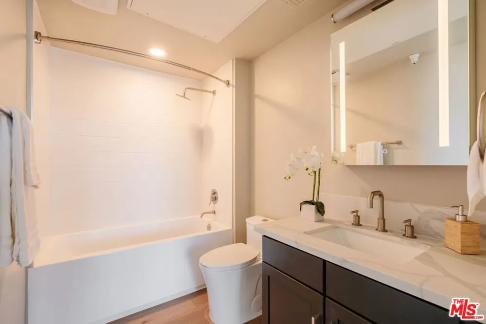11011 Huston Street #PH3 North Hollywood, CA 91601