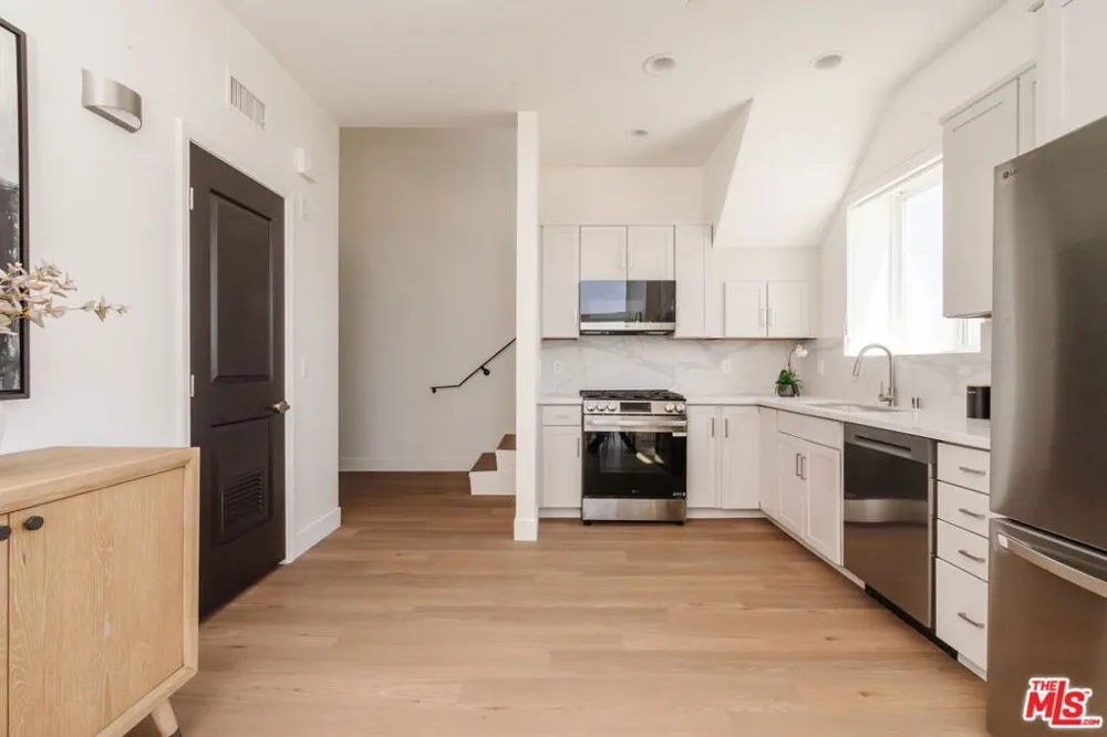11011 Huston Street #PH3 North Hollywood, CA 91601