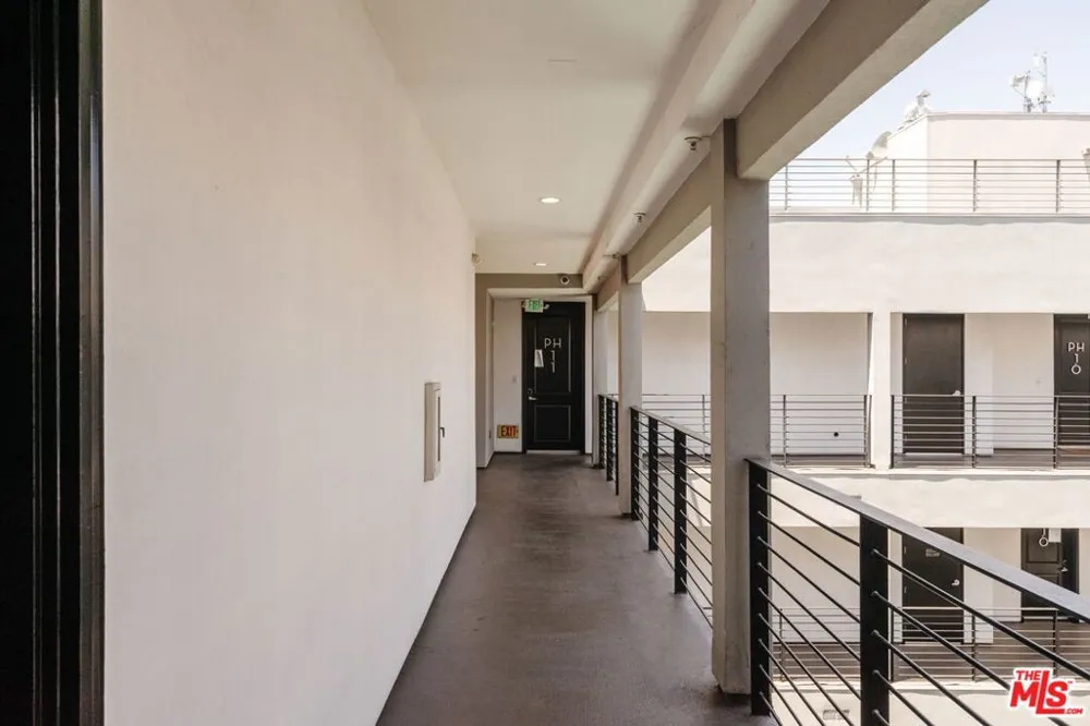 11011 Huston Street #PH3 North Hollywood, CA 91601