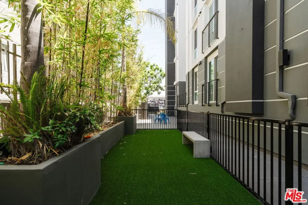 11011 Huston Street #PH3 North Hollywood, CA 91601